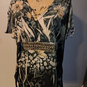 Very flattering blouse